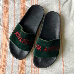 Authentic Gucci Love is Blind “L’aveugle par amour” slides green velvet/leather